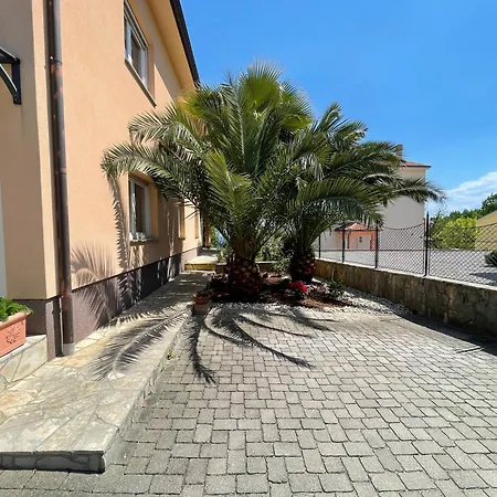 Blue Palm Apartment, Ika-opatija アパート